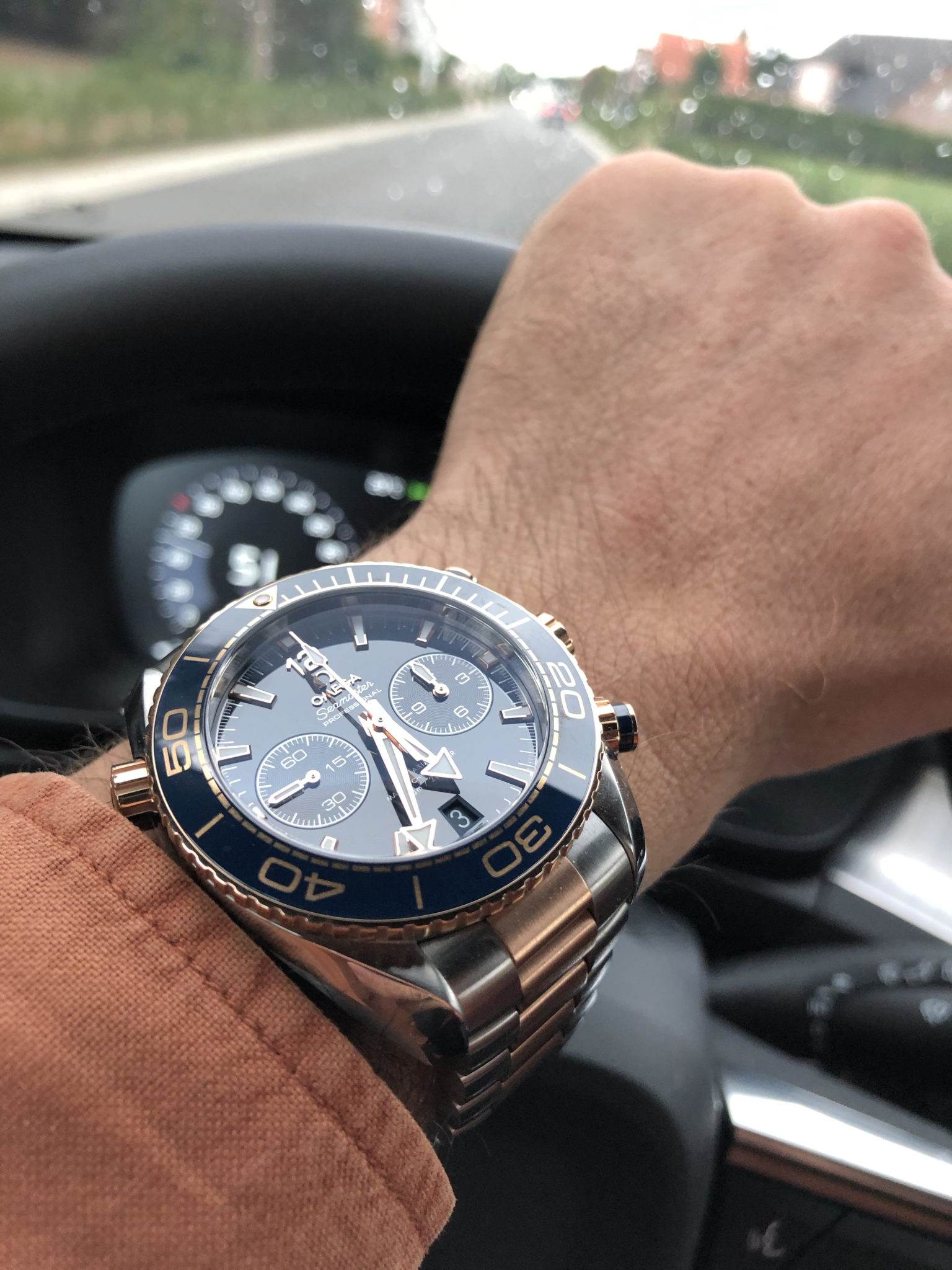 Omega seamaster planet on sale ocean on wrist