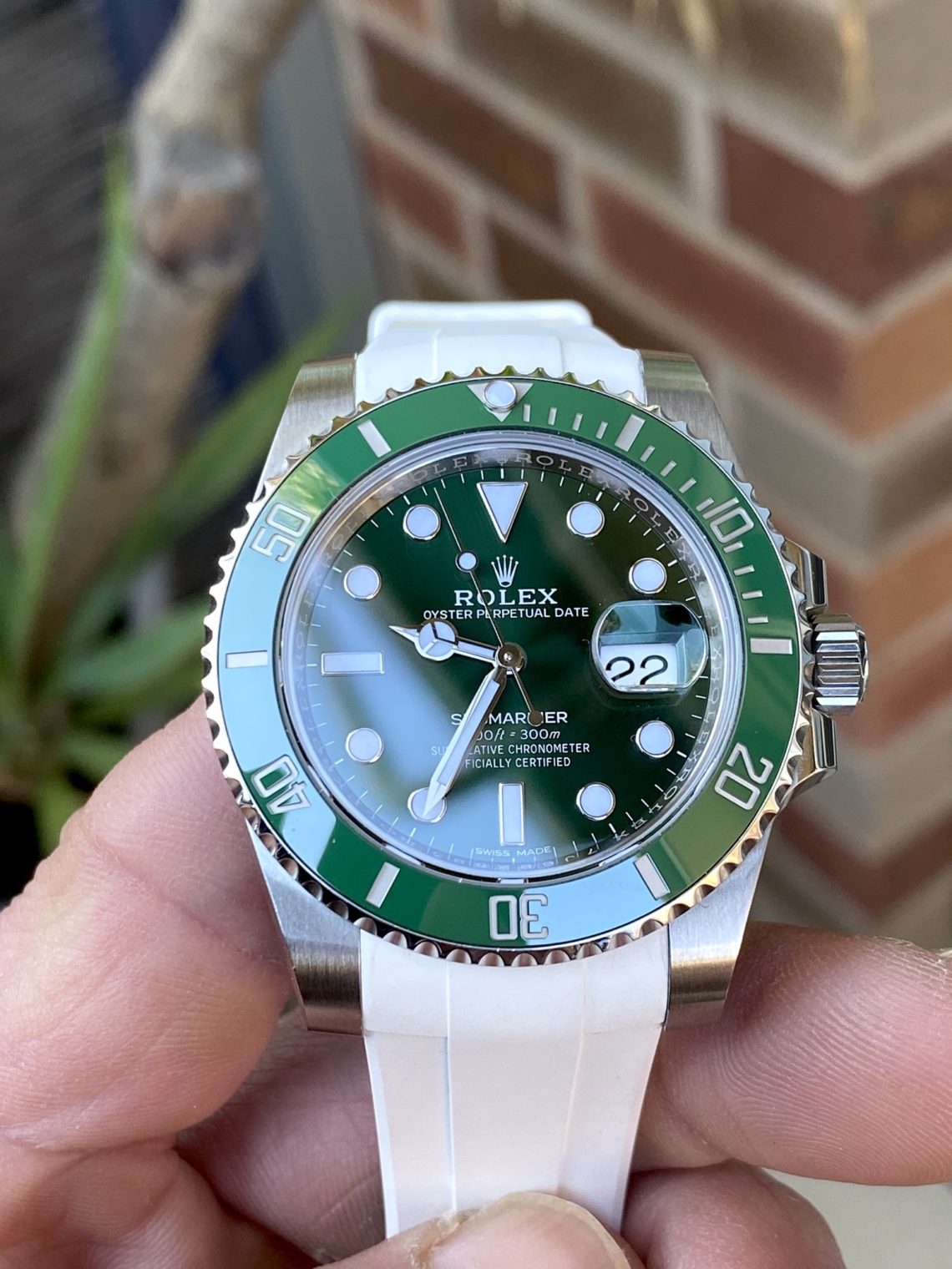 rolex-submariner-hulk-white-rubber.jpeg â€