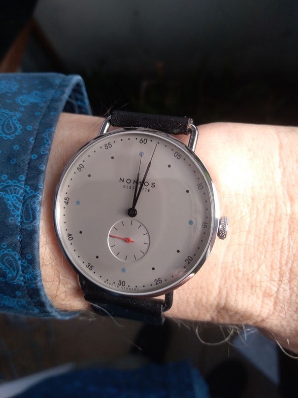 Owner Review: Nomos Metro – small seconds, big style